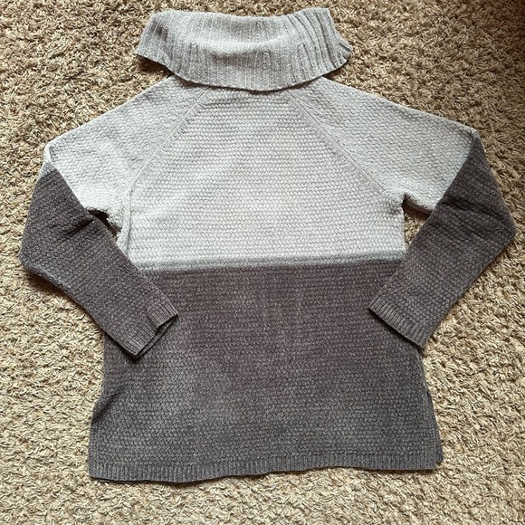 Women’s New Directions Sweater; Two-Tone Gray; Size Small - Picture 6 of 6